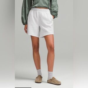 Lululemon Women's Heathered Gray Scuba HR 5" Shorts